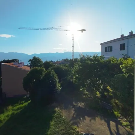 Appartement Omaro *