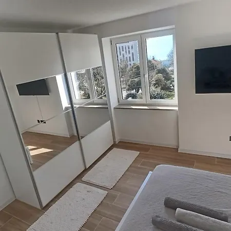 Apartment Omaro *
