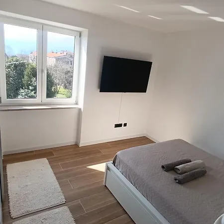 Apartment Omaro *
